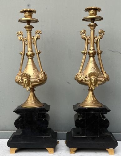 coppia di candelieri in marmo e bronzo