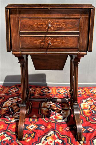 Mesa con alas firmada por Alphonse Giroux