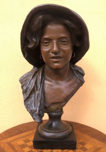 scultura in terraccotta color bronzo