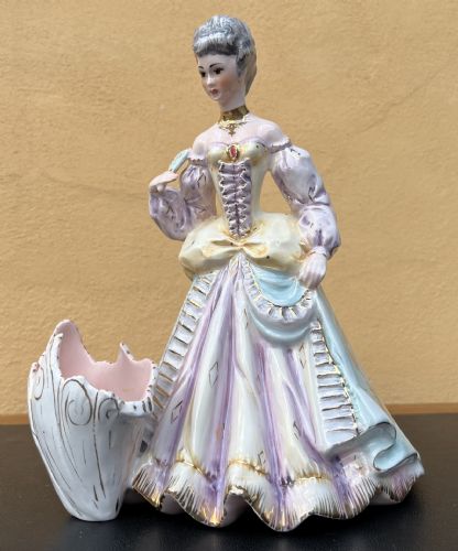 Nummerierte und signierte junge Frau