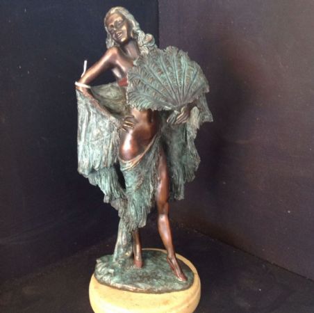 scultura in bronzo rappresentante danzatrice