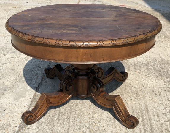 mesa redonda em madeira de nogueira, extensível, a partir de 1800
    