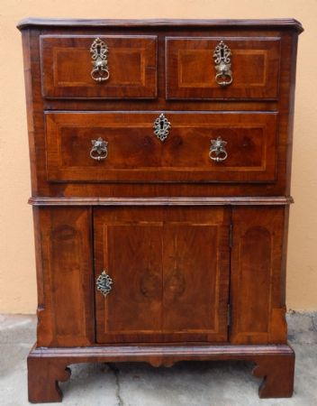 drawer cabinet from the 1800s
    
