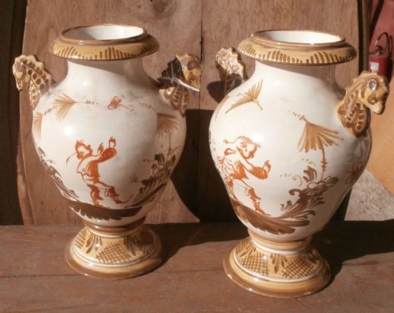 coppia di vasi in ceramica