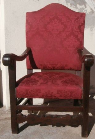 cadeira em madeira de nogueira