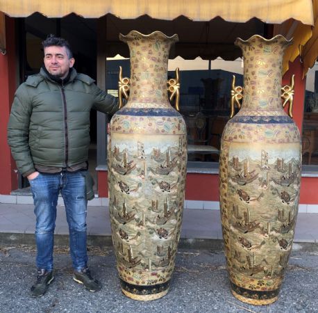 Große und seltene Satsuma-Vasen aus feinem Porzellan
    