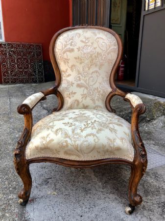 19世纪的热那亚扶手椅
    
