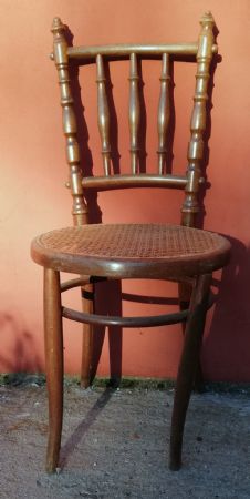 Stuhl mit Wiener Strohhalm
    