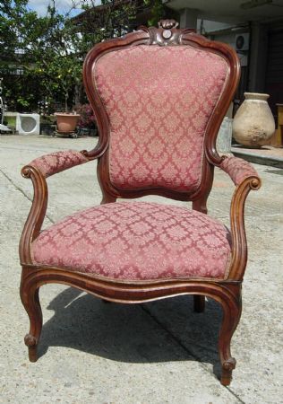 chair in walnut