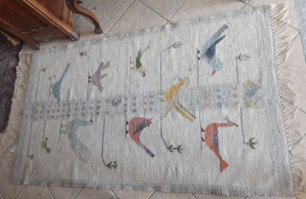 Carpet with birds
    