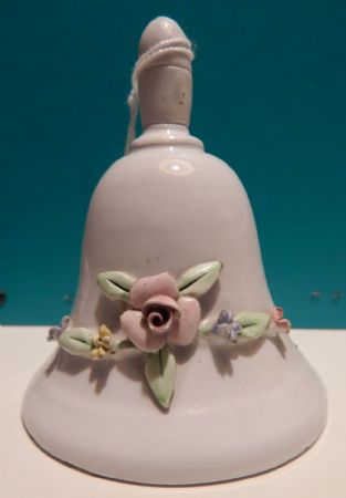 tre campanelli in ceramica decorata