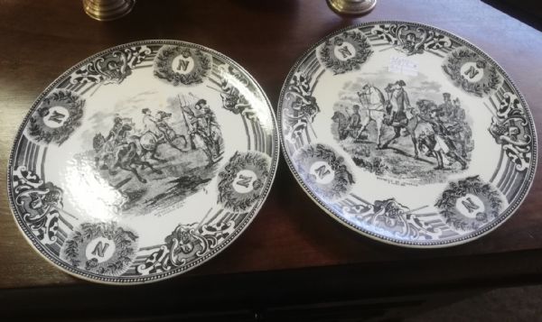 pair of plates with knights (Belgium)
    