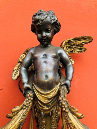 par de esculturas de bronze patinadas e douradas de 1800
    